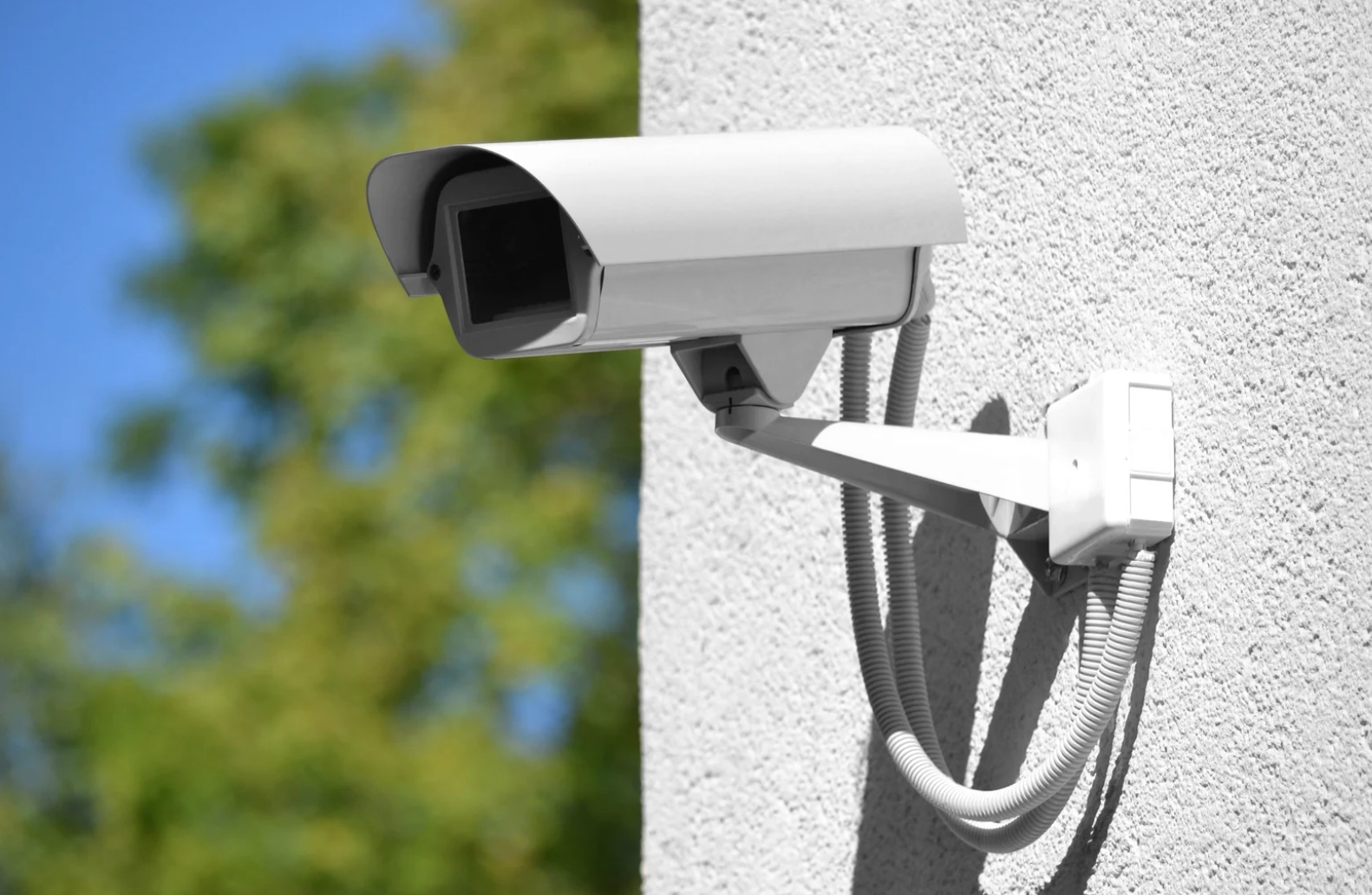 Bullet vs. Box Security Cameras: Pros. Cons.